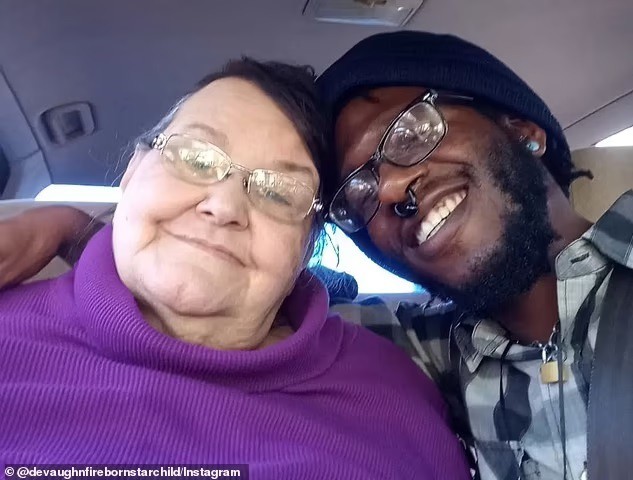 Cặp đôi yêu lệch tuổi nói rằng họ đã sống những cuộc đời hoàn toàn khác trước khi gặp nhau