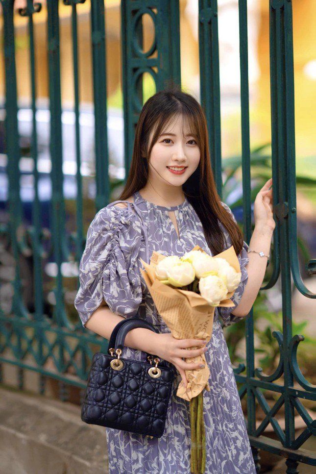 Cô giáo gen Z sở hữu &#39;visual thần tiên tỷ tỷ&#39; cùng bảng thành tích tiếng Nhật và tiếng Anh cực &#39;choáng&#39; - 3