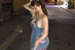 Thời trang - Cô gái Hàn Quốc đẹp nổi bật với body "đồng hồ cát" tựa nữ thần trên đường phố Hội An