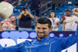 Thể thao - Cứu match-point rồi lên "đỉnh" tennis, Djokovic vẫn bản lĩnh nhất
