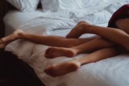 Sức khỏe đời sống - “Yêu” quá cuồng nhiệt, chàng trai hốt hoảng khi thấy “của quý” chảy máu