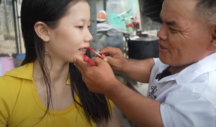 Anh Đạt thích quan tâm, chăm sóc cho vợ