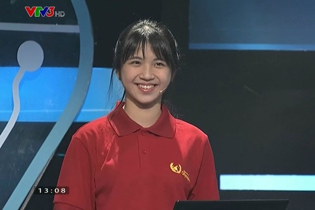 Phạm Tường Lan Thy là cựu học sinh Trường THPT chuyên Lê Hồng Phong (TP.HCM). Ảnh: Instagram và FB nhân vật.