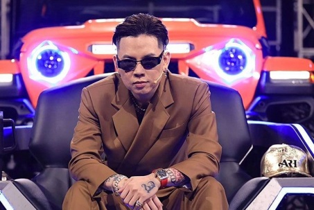 Huấn luyện viên Rap Việt "đấu khẩu" với khán giả vì nhắc đến bitcoin trong bài hát mới