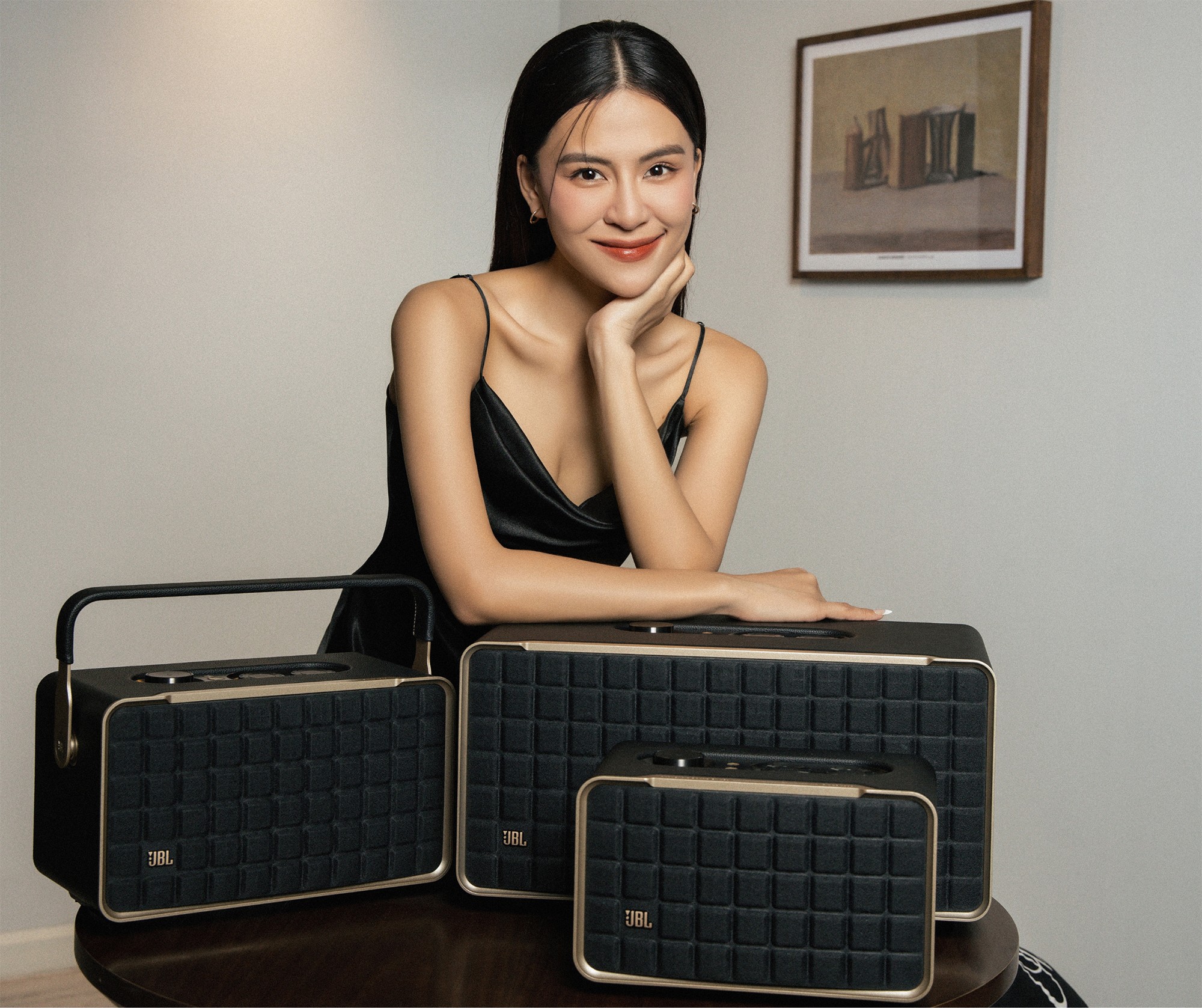 JBL Authentics và Hà Nhi