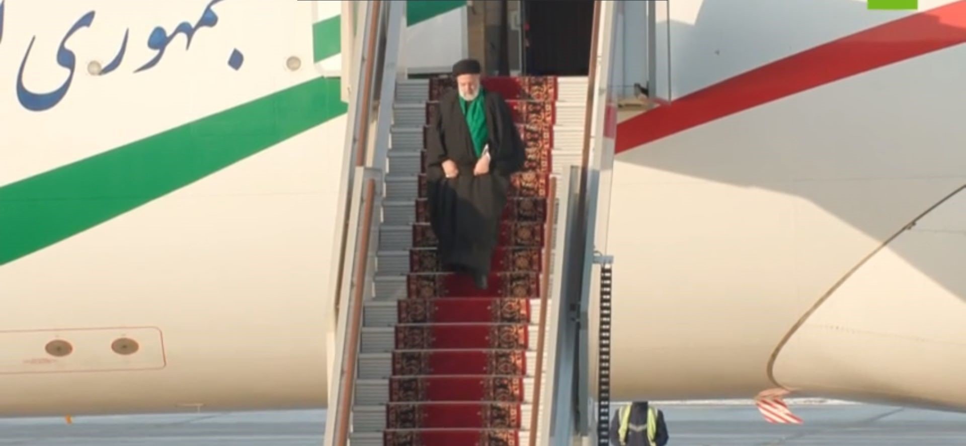 Tổng thống Iran Ebrahim Raisi tới Moscow hôm 7/12 (ảnh: RT)