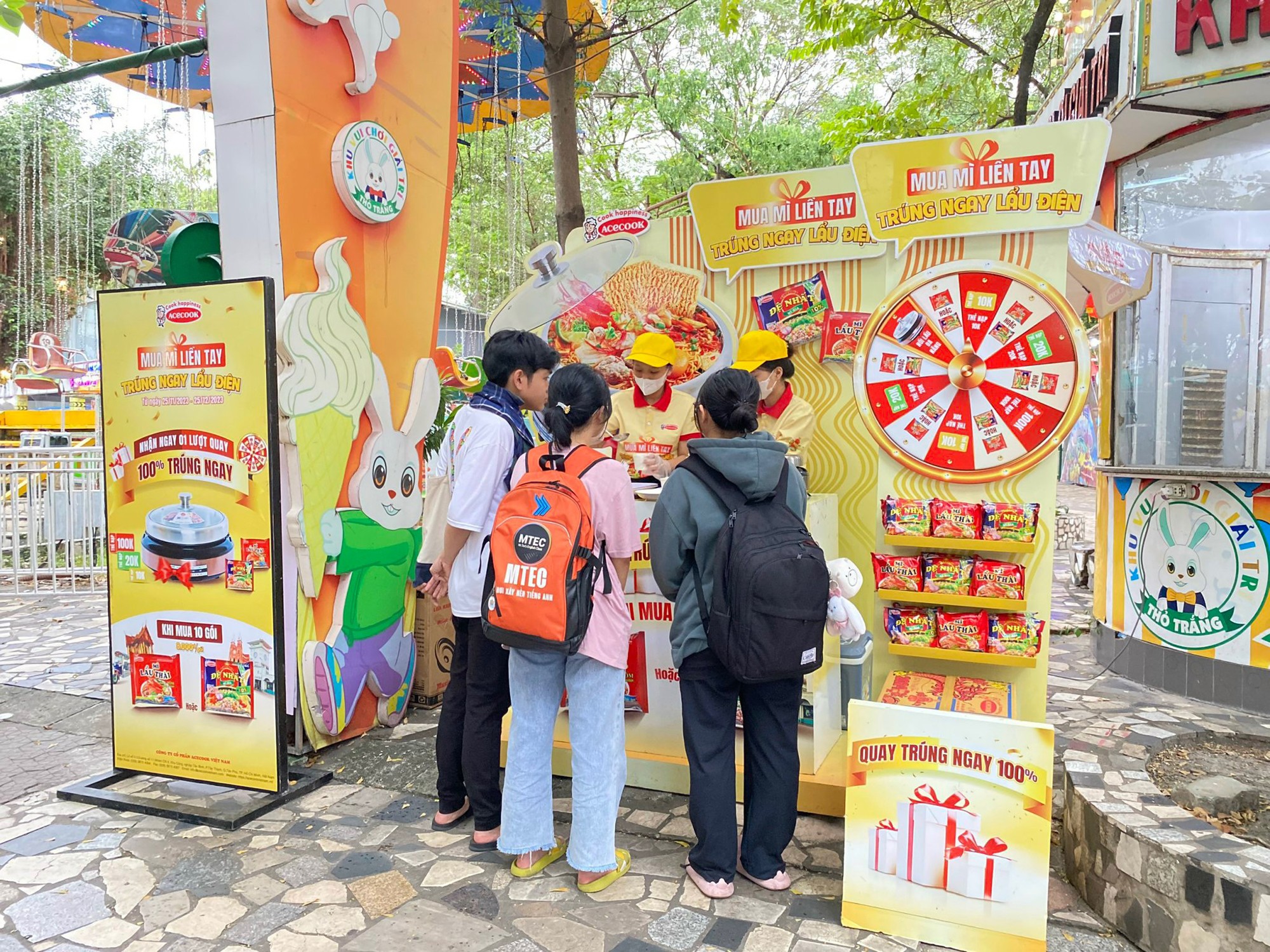 Nhiều bạn trẻ tham gia chương trình tại các khu vui chơi giải trí