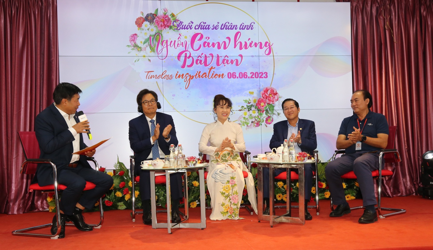 Talkshow “Nguồn cảm hứng bất tận” do HDBank tổ chức có sự tham gia trực tiếp giữa các lãnh đạo cao cấp nhất của HDBank là ông Kim Byoung Ho - chủ tịch HĐQT, bà NGuyễn Thị Phương Thảo Phó chủ tịch TT HĐQT, CEO Phạm Quốc Thanh và những lãnh đạo cấp cao nhất của đối tác chiến lược cùng toàn thể 20.000 nhân viên trên toàn hệ thống.