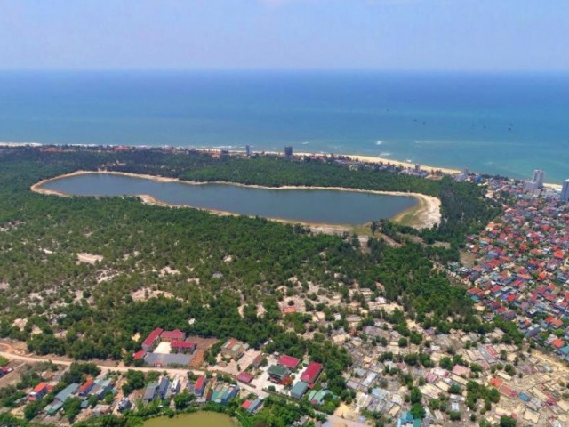 Du lịch - Bàu Tró - hồ xanh 'không đáy' lạ kỳ trên cát trắng