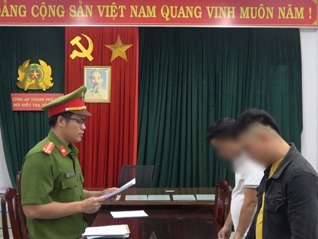 Pháp luật - Chủ quán và nhân viên bị khởi tố vì đánh gãy xương hàm khách trong ngày khai trương