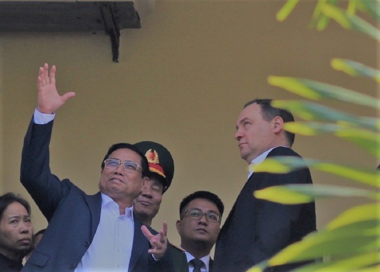 Thủ tướng Phạm Minh Chính giới thiệu về Cột cờ Hà Nội. Ảnh: VIẾT THỊNH.