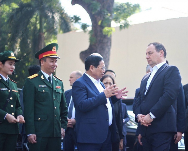 Hình ảnh Thủ tướng Phạm Minh Chính và Thủ tướng Belarus uống cà phê, thăm Cột cờ Hà Nội - 6