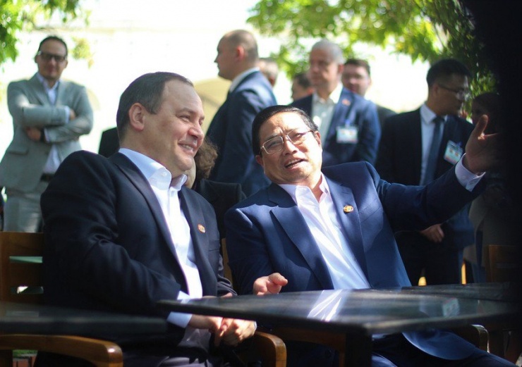 Hình ảnh Thủ tướng Phạm Minh Chính và Thủ tướng Belarus uống cà phê, thăm Cột cờ Hà Nội - 10