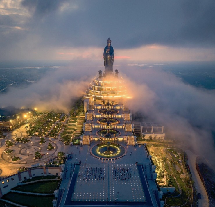 Đỉnh núi Bà Đen