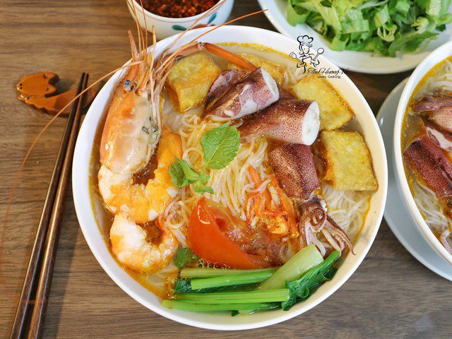 Bún hải sản vị đặc biệt sẽ là một gợi ý tiếp theo.