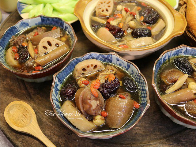 Món đuôi bò hầm thuốc bắc mới lạ sẽ giúp cả nhà ngon miệng hơn.