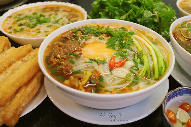 Món phở bò sốt vang đậm đà hương vị, thơm ngon hấp dẫn không kém.