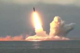 Tên lửa phóng từ tàu ngầm của Nga có tầm bắn 8.300 km, mang 4 đầu đạn nhiệt hạch