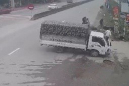 Thiếu tá công an bị tông gãy xương đùi trong vụ tai nạn liên hoàn
