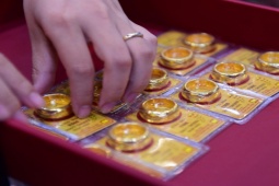 Kinh doanh - Giá vàng hôm nay 8/12: Neo ở mức cao, chyên gia dự đoán lạc quan