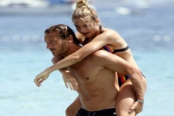 Đàn ông - "Hoàng tử thành Rome" Francesco Totti bị vợ cũ kể chi tiết chuyện ngoại tình