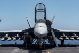 Media - Sức mạnh tiêm kích "ong bắp cày" F/A-18 của Mỹ