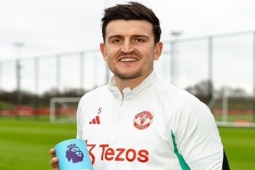 Bóng đá - Tin mới nhất bóng đá tối 8/12: Maguire "khoe" giải xuất sắc nhất NHA tháng 11