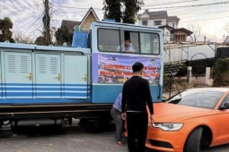 Tin tức trong ngày - Xe của ca sĩ Cao Thái Sơn va chạm với tàu hỏa