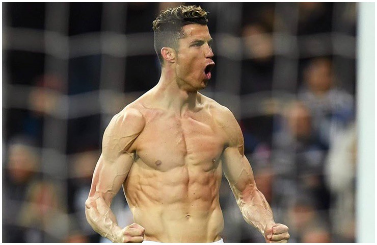 Cristiano Ronaldo nổi tiếng là chân sút có body hấp dẫn nhất hành tinh với tỷ lệ mỡ cực thấp.
