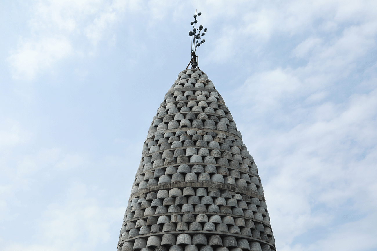 Anh Toản cho biết, hệ thống âm thành và màu sắc để giúp tháp biến đổi màu sắc sống động theo quá trình hạt lúa xanh đến hạt lúa chín vàng. Người dân nhận biết rõ nhất sự biến đổi của tháp vào buổi tối.