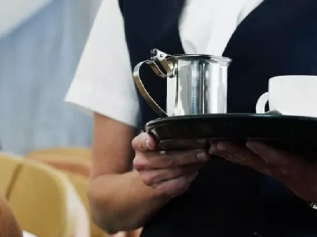 Bạn trẻ - Cuộc sống - Sự thật “động trời” ít người biết về những cốc cà phê trên máy bay