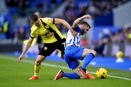 Video bóng đá Brighton - Burnley: Người hùng U21 "hóa điên" phút bù giờ (Ngoại hạng Anh)