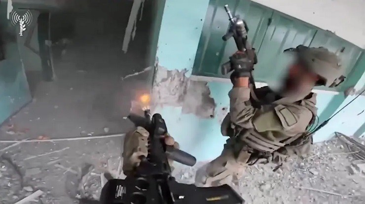 Binh sĩ Israel đụng độ với lực lượng Hamas tại một khu trường học ở thành phố Gaza.