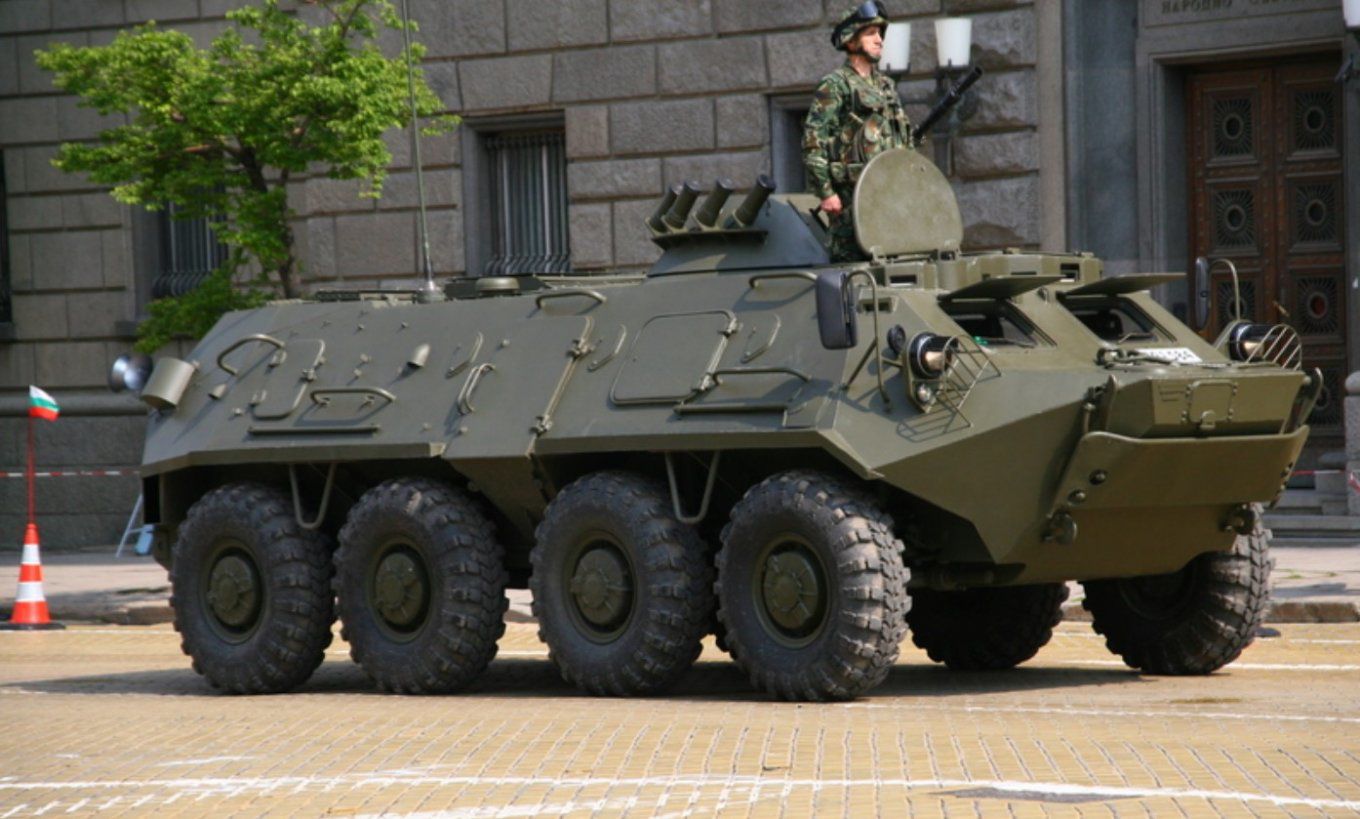 Xe bọc thep BTR-60 trong biên chế quân đội Bulgaria.