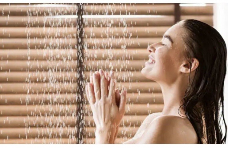 Tắm nước lạnh thường được coi là tốt cho sức khỏe khi sử dụng điều độ và dưới sự giám sát thích hợp. Ảnh: Istock.
