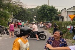 Tin tức trong ngày - Tài xế ô tô tông chết bé trai 4 tuổi rồi bỏ trốn