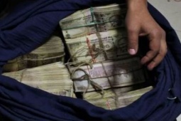 Kinh doanh - Thức dậy thấy tài khoản có thêm 3,3 tỷ đồng, người phụ nữ vừa "sốc" vừa lo