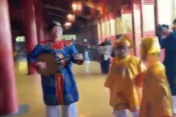 Tin tức trong ngày - Đơn vị quản lý Đại nội Huế nói gì khi tổ chức đội nhạc đón đoàn du khách ở Thế miếu?