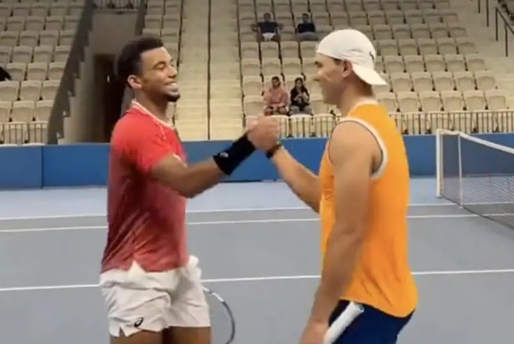 Athur Fils đang tập luyện cùng Nadal