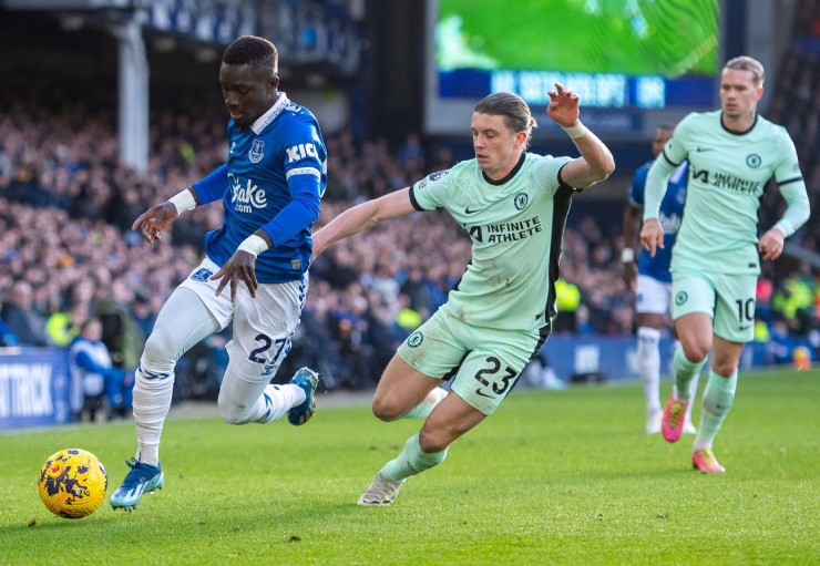 Chelsea "phơi áo" trên sân của Everton