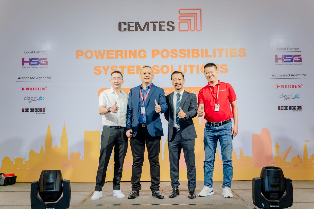 Đại diện HSG Distribution và team Norden chụp hình lưu niệm