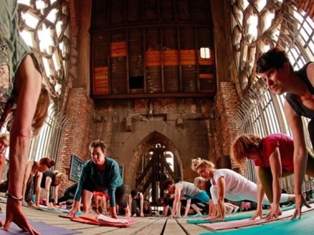 Thế giới - Bậc thầy yoga trở thành lãnh đạo giáo phái tai tiếng