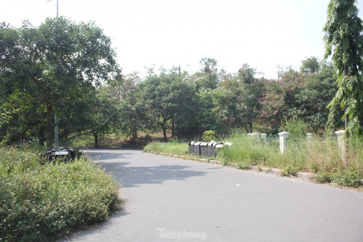 Nhếch nhác công viên trăm tỷ nằm giữa hai quận ở Hà Nội - 1
