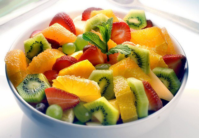 Ăn một số loại trái cây ít đường một cách hợp lý có thể giúp ổn định lượng đường trong máu