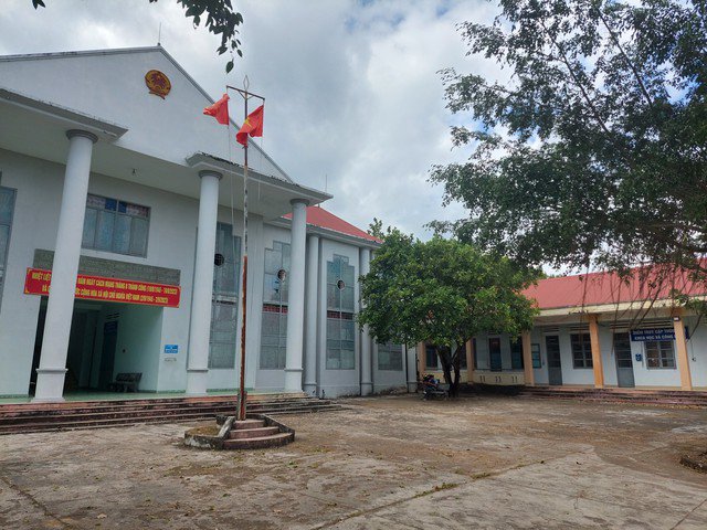 Trong giờ hành chính nhưng trụ sở UBND xã Ia Mơ vắng tanh