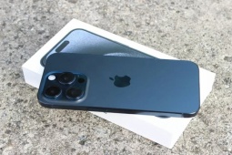 Thời trang Hi-tech - Tại sao iPhone không chịu "tăng giá" như smartphone Android?