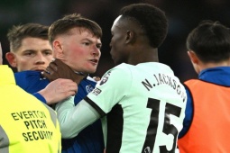 Bóng đá - Tin mới nhất bóng đá tối 11/12: Nicolas Jackson bóp cổ đối thủ