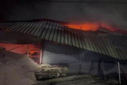 Tin tức trong ngày - Cháy chợ ở Bình Phước, nhiều ki-ốt bị thiêu rụi