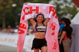 Thể thao - VĐV Yebei Edwin Kiptoo và Nguyễn Thị Oanh vô địch Marathon Quốc tế TP. HCM Techcombank mùa giải thứ 6