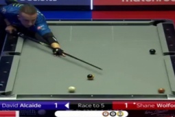 Thể thao - Bi-a thế giới xôn xao cú đánh "1 phần 1 triệu": Bóng đi vào lỗ lại nảy ra